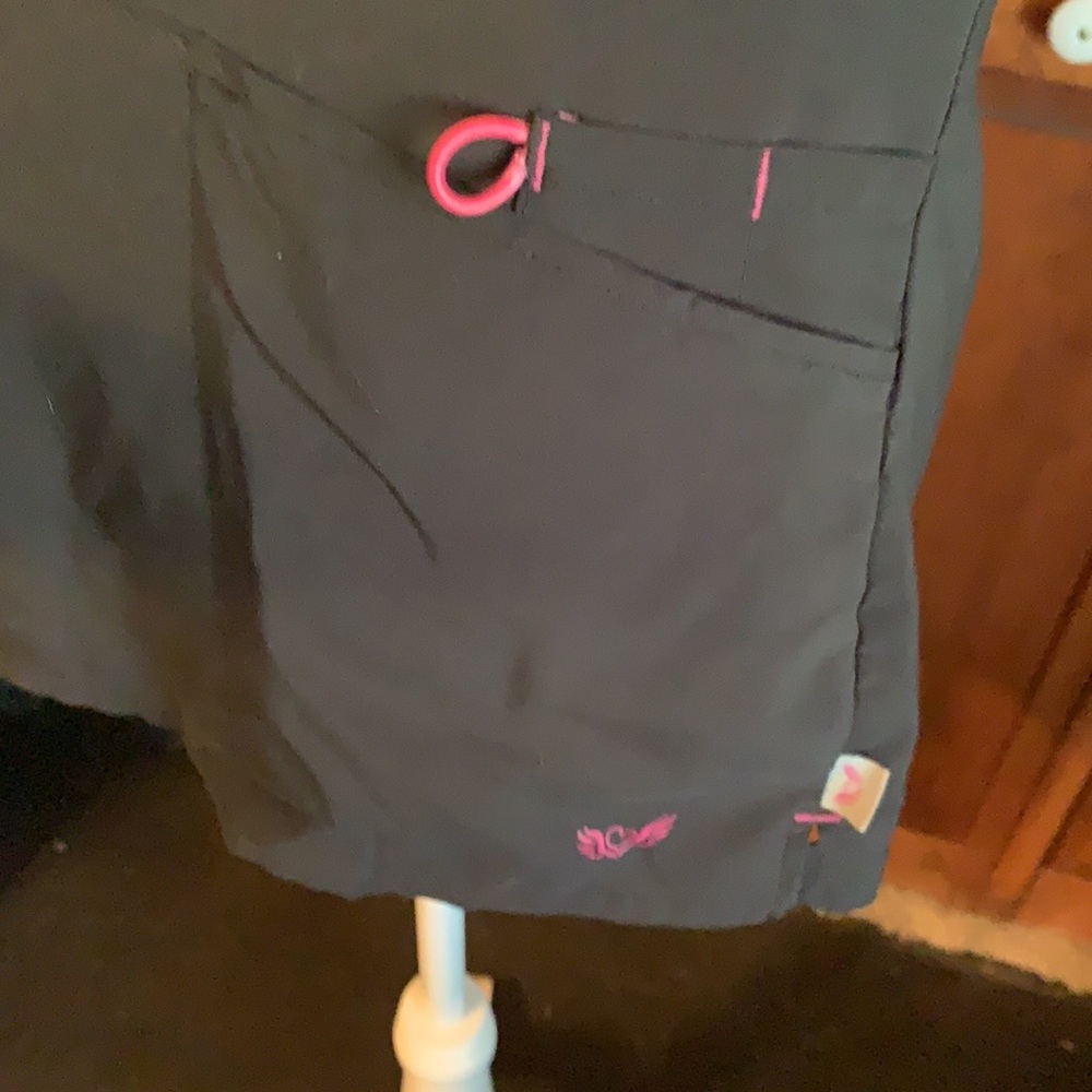 Smitten large scrub top - Picture 2 of 3